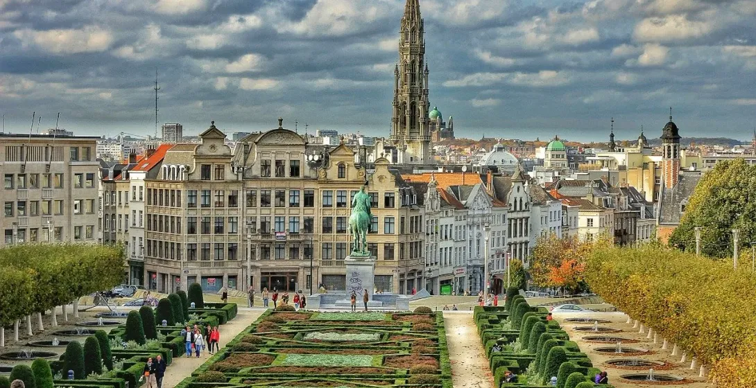 Panoramic view of Brussels' cityscape and a beautiful park.