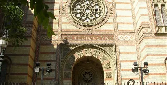 A tour group poses in front of the stunning Dohány Street Synagogue in Budapest.