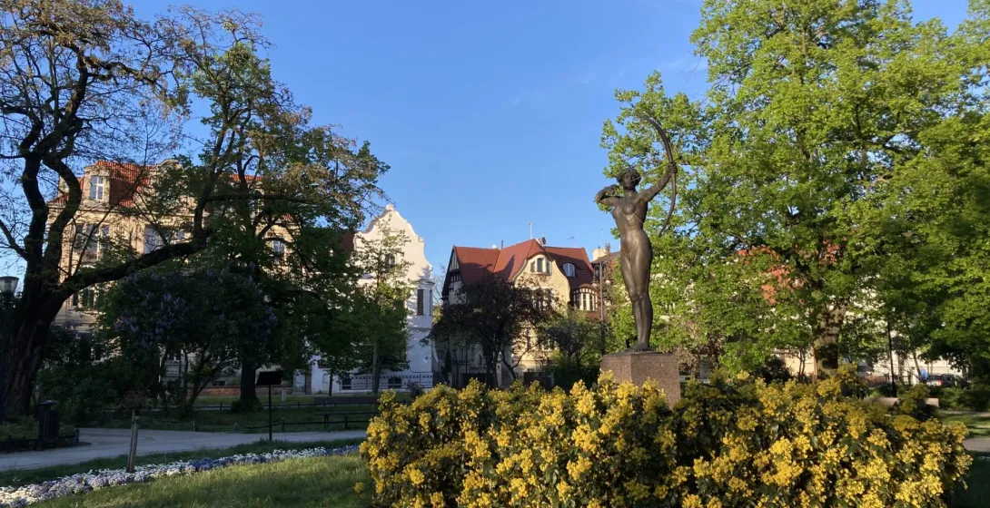 Bronze archer statue in a Dresden park.