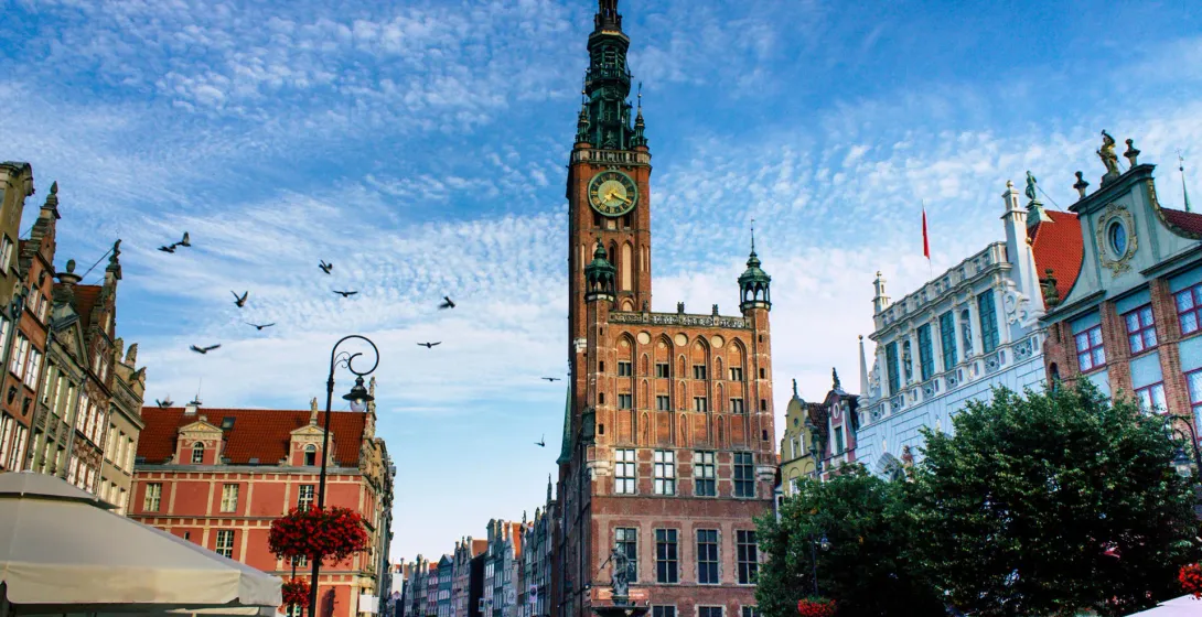 Explore the charming Długi Targ in Gdańsk, Poland, with its iconic Main Town Hall.