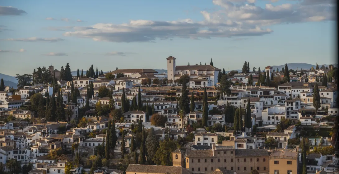 Panoramic view of Granada's Albaicín neighborhood.