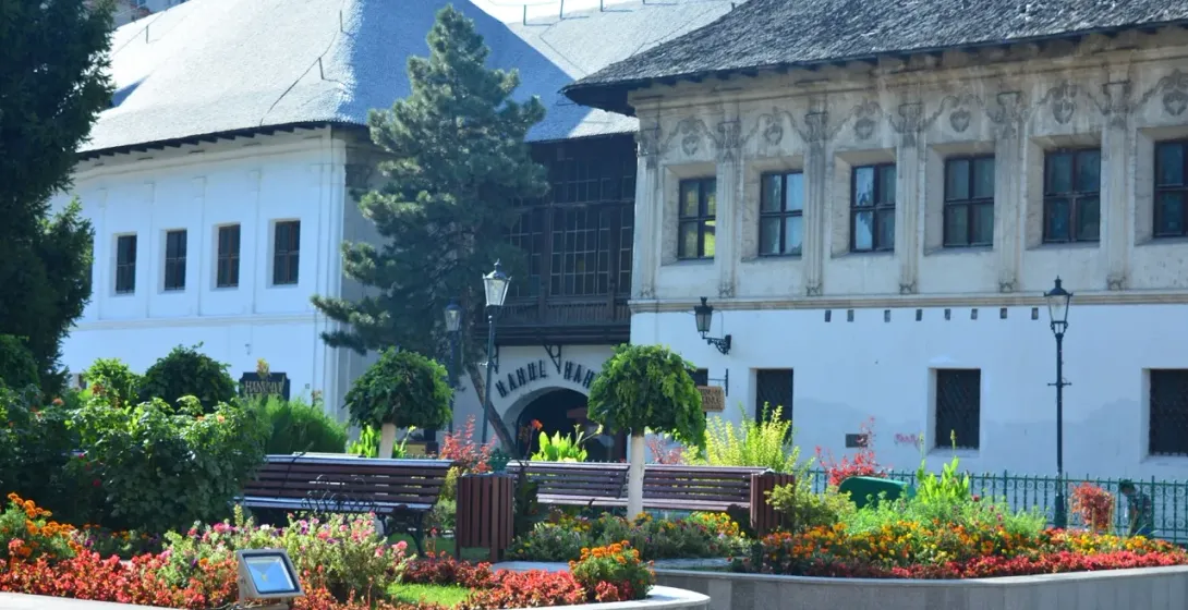 Picturesque Sighisoara square with Hanul cu Noroc.