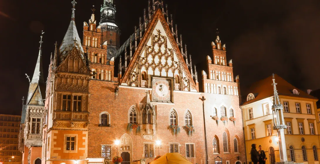Night view of Wrocław's Old Town Hall, a stunning example of Gothic architecture.