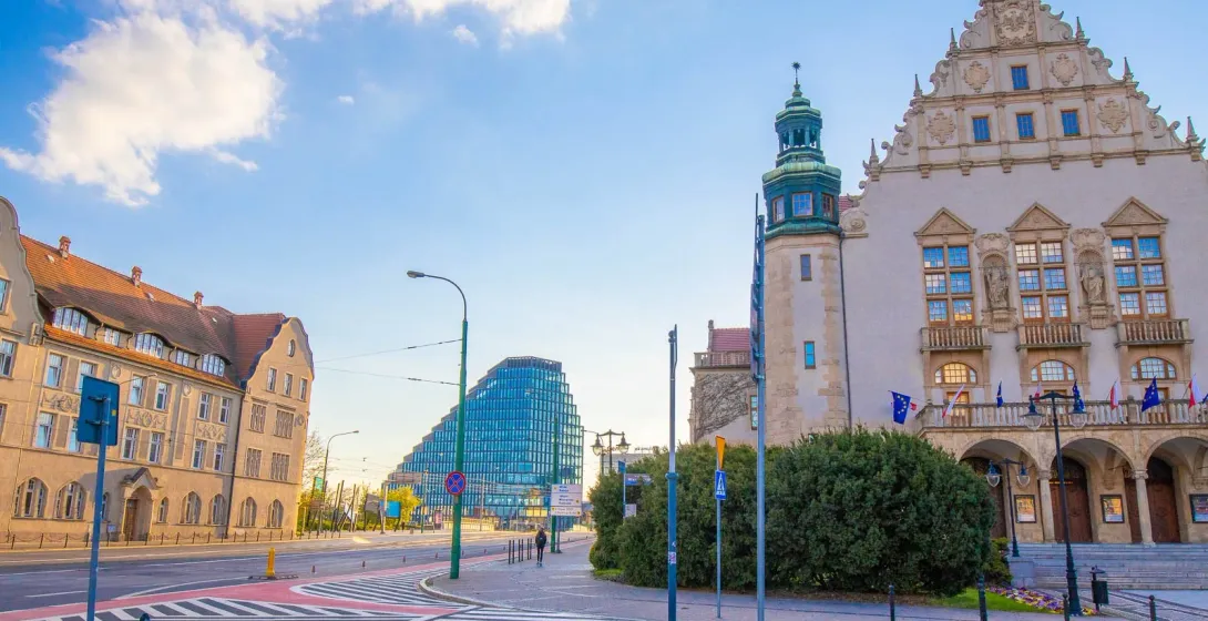 Free Walkative Tour in Wrocław, Poland, showcasing historical and modern architecture.