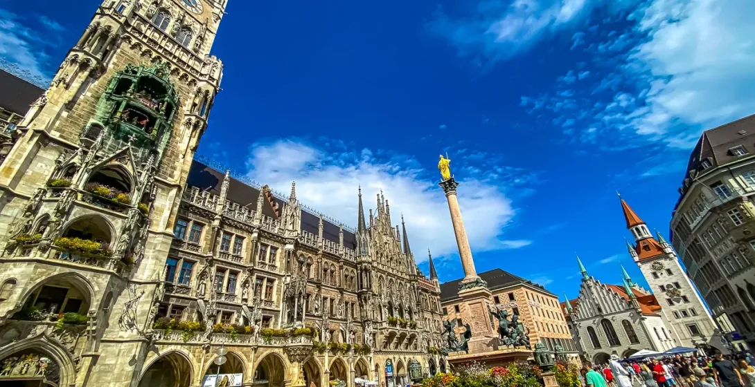 Tourists exploring Marienplatz in Munich, Germany, with the iconic New Town Hall in the background.