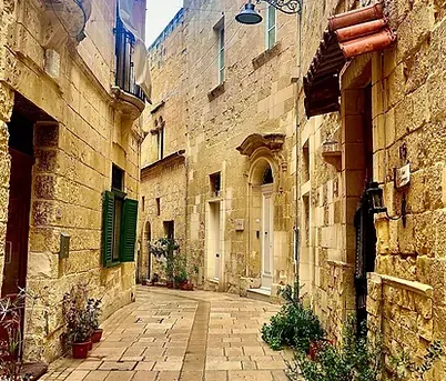 Charming street in Vittoriosa, Malta, during a walking tour.